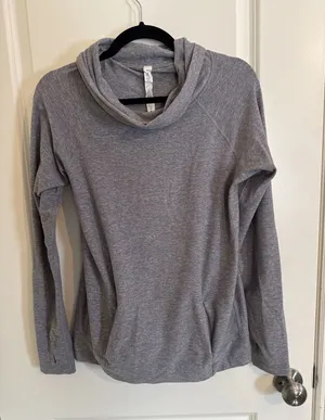 Lululemon Make A Move Long Sleeve Cowl Neck Top Womens Size 6 Gray Rulu Fabric thumbnail 1