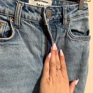 Reformation Liza Ultra High Rise Slim Straight Jeans in Malta- Size 25 thumbnail 6