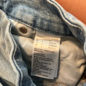 American Eagle Curvy Mom Jeans thumbnail 3