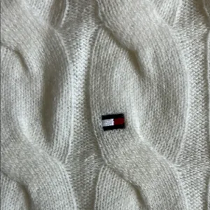 Tommy Hilfiger Cream Crewneck Cable Knit Sweater thumbnail 3