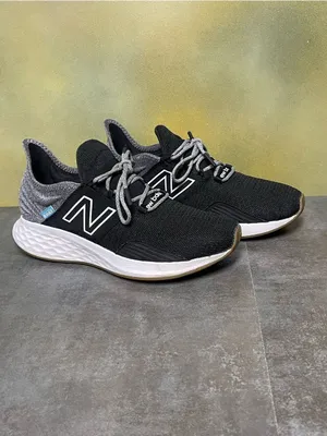 New Balance Women's Fresh Foam Roav T-Shirt Black/Gray Sneakers Size 9.5B thumbnail 2