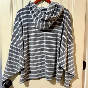 American Eagle Gray/White Striped Cropped Hooded Sweatshirt thumbnail 5