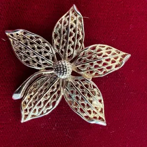 Vintage flower brooch thumbnail 3