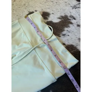 VUORI Daily Form Leggings In Lemongrass Size Small thumbnail 4