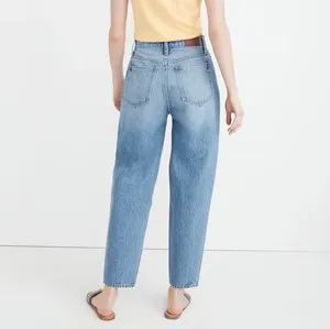 Madewell Baggy Tapered Jeans in Markwood Wash thumbnail 2
