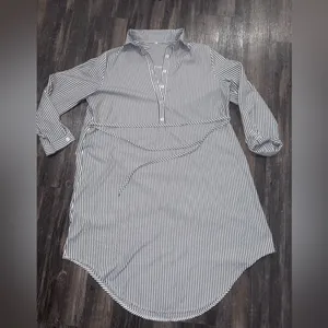 SHEIN Loose-fitting striped shirt dress with fashionable pockets thumbnail 2
