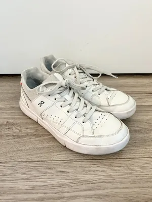On Women's The Rodger Clubhouse Tennis Sneaker in White Size 8.5 thumbnail 2
