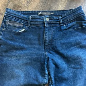 Levis Demi Curve Classic Rise Skinny Jeans Dark Wash‎ Blue Metallic Detail 16/33 thumbnail 2