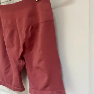 Aurola pink biker compression shorts with scrunch‎ size medium pink thumbnail 2