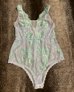 Womens medium Soma Intimates floral Eyelash Lace High Leg Lingerie Bodysuit thumbnail 1