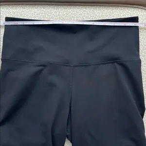 Old Navy Active Black Go-Dry Leggings with Sheer Panels size M thumbnail 3