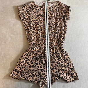 Leopard Print Romper Women Medium Brown Tan Animal‎ Print Short Sleeve Jumpsuit thumbnail 3