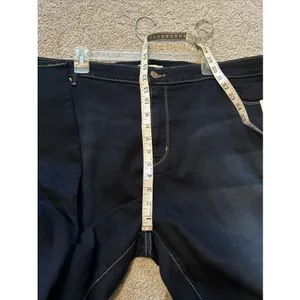 Signature Levi‎ Strauss Gold Label Mid-Rise Skinny Jeans - Size 28M, W39 | L30 thumbnail 6