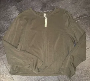 Lululemon Top thumbnail 1