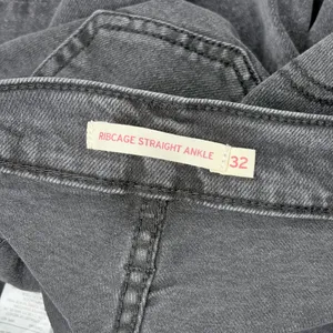 Levi’s Black Ribcage Straight Ankle Jeans thumbnail 3