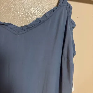 NWT‎ Old Navy Women's Ruffle Trim Cami Tank Top Blue Adjustable Straps Size XS thumbnail 2