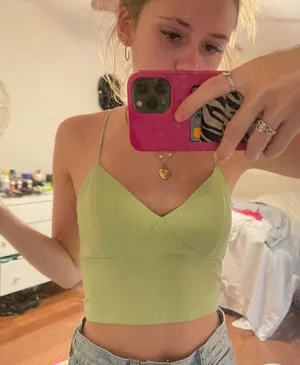 PacSun crop Top thumbnail 1