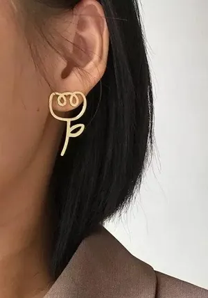 Hollowed Flower Stud Earrings Gold thumbnail 1