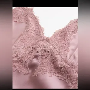 Abercrombie & Fitch Elegant Lace Trim Satin Chemise - Pink M thumbnail 2