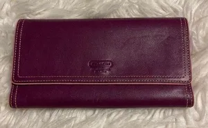 COACH Purple Leather Wallet used in good condition size in pictures thumbnail 1