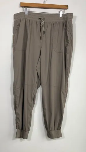 L.L.Bean Women’s Plus 1X Taupe Jogger Pants Lightweight Stretch thumbnail 1