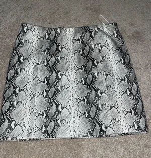 Faux leather snake skin skirt Size M thumbnail 2