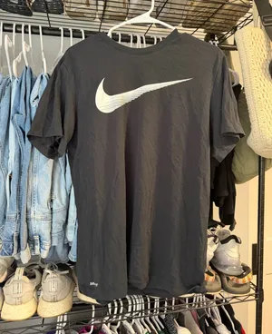 black nike tee thumbnail 1
