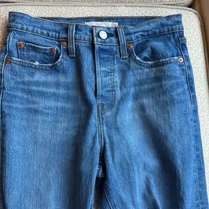 Levi’s Wedgie buttonfly high rise distressed jeans size 26 thumbnail 4
