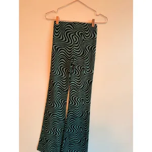 Urban Outfitters‎ Flare Pants Women XS Green Black Swirl Psychedelic Retro Knit thumbnail 6