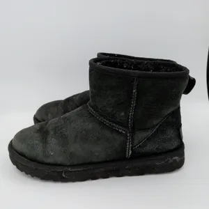 UGG Classic Mini‎ II Black Suede Sheepskin Boots 1016222 Womens Size 9 thumbnail 2