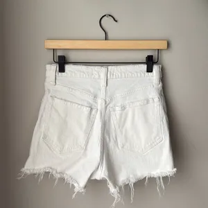 Abercrombie & Fitch The Cutoff Short High Rise White Raw Hem thumbnail 2