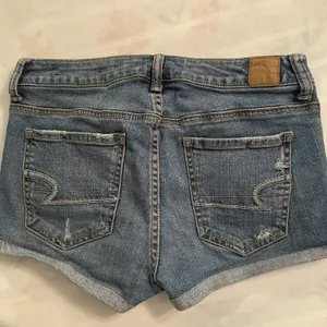 American Eagle '77 Hi Rise Shortie Sz‎ 6 Stretch Distressed Shorts 1.5" Inseam thumbnail 3