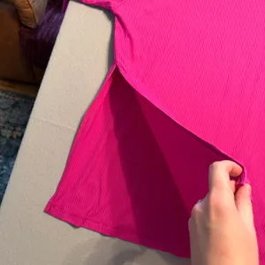 Dressed in Lala Malone Rib Oversized T-Shirt Side Slit Hot Pink Size XL thumbnail 3
