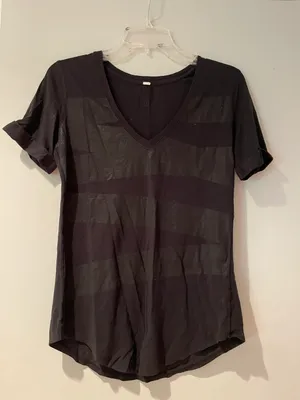 Lululemon Top thumbnail 1