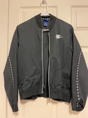 Nike bomber jacket  thumbnail 1
