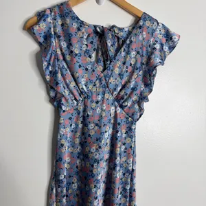 NWT Altar'd State Blue Floral Dress Silky Feel Flutter Sleeves Medium Romantic‎ thumbnail 3
