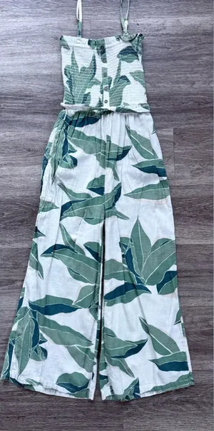 billabong Green Leaf Print Cropped Jumpsuit Wide Leg Size Medium Cotton blend thumbnail 1