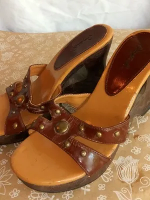 Qupid 6.5 Y2K Clogs Wooden Retro Braded Strap Sandals in Cognac thumbnail 1