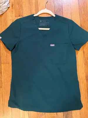 FIGS Catarina One-Pocket Scrub Top Green thumbnail 1