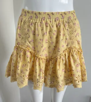Aeropostale Womens Mini Skirt Size XS Yellow Floral Ruffle Tiered Eyelet Lace thumbnail 1