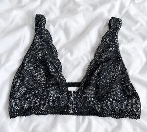Victoria’s Secret Black Lace Bralette – Size L thumbnail 1