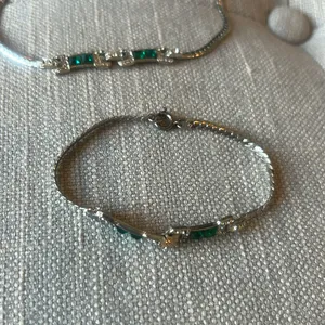 Vintage Silver Toner Faux Emerald Bracelet & Necklace Two Piece Set thumbnail 4