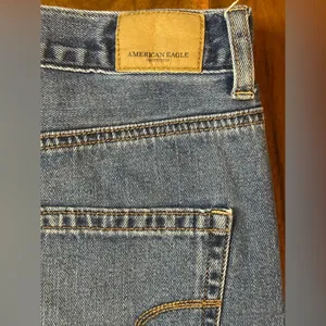 American Eagle Outfitters Mom Jeans thumbnail 9