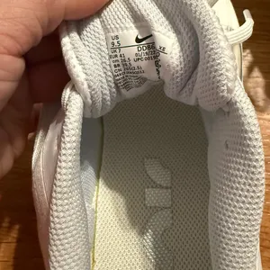Nike Air White Athletic Sneakers thumbnail 3