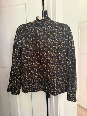 Sézane Chlo Button Down Floral top thumbnail 4