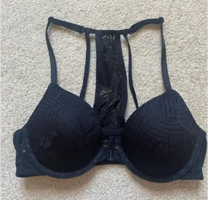 PINK Victoria's Secret Bra thumbnail 1