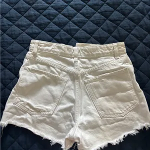 Zara White Jean Shorts thumbnail 5
