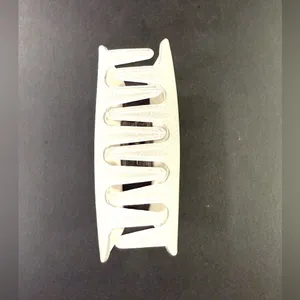 Yin Yang Claw Hair Clip thumbnail 3