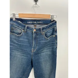 American Eagle Women Medium‎ Wash Distressed Mom Jean Stretch Denim Blue Size 2 thumbnail 4