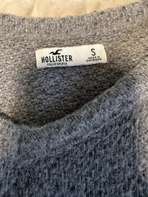 Hollister Women’s Gray V-Neck Knit Sweater thumbnail 3